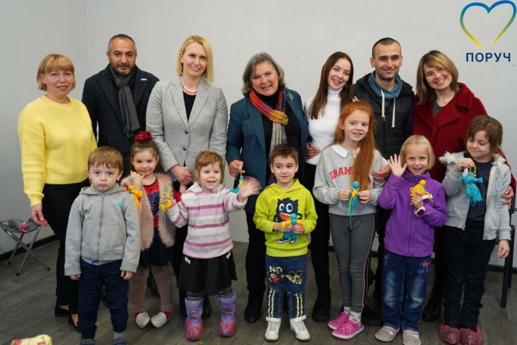 Вікторія Нуланд та Бріджит Брінк підтримали українських волонтерів